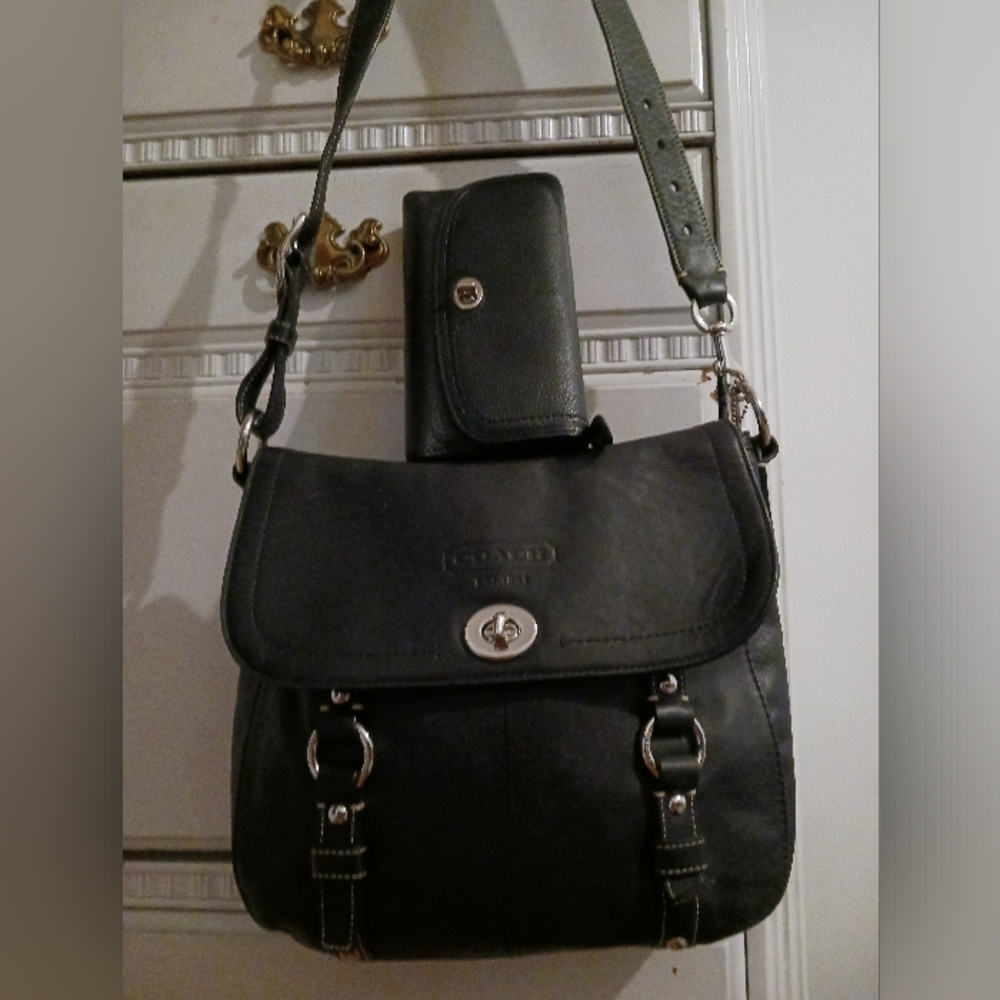 COACH A1020-F14896 CROSSBODY BAG +COACH black leather wallet with checkbook